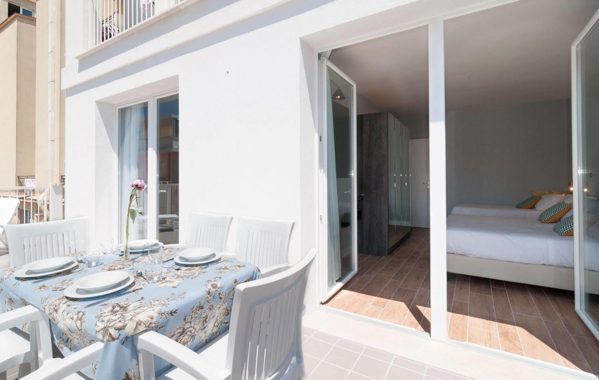 Residence Ten Suite Ріміні Екстер'єр фото
